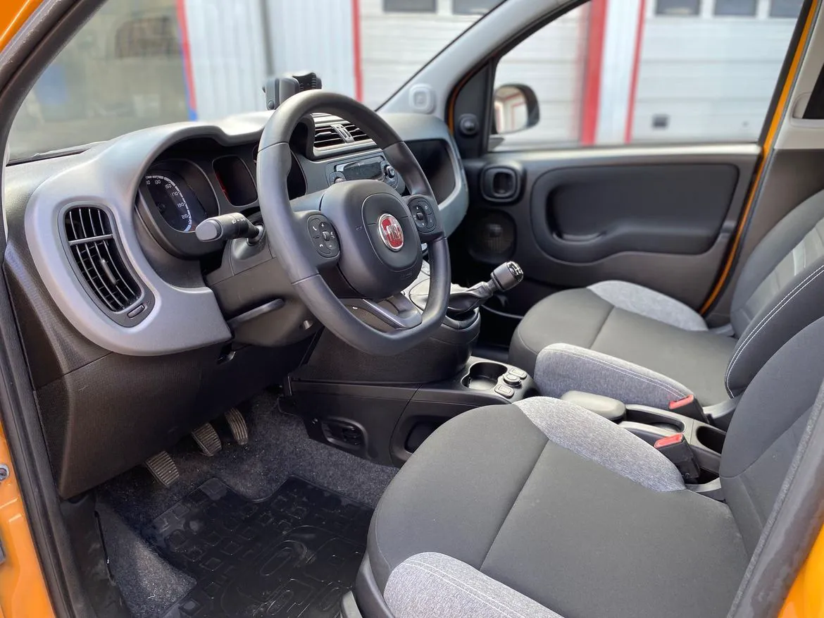 Vehicle image 4