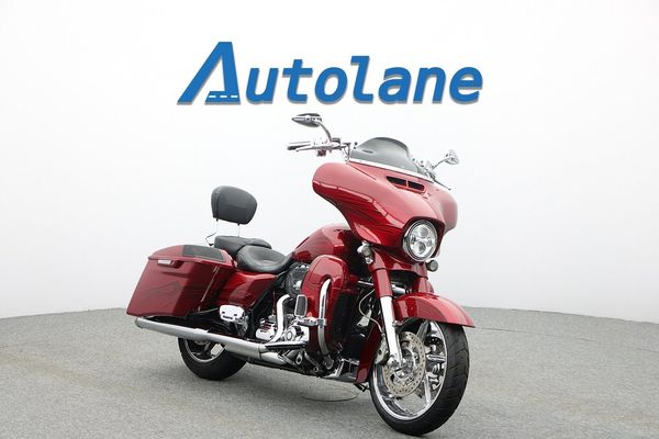 Harley-Davidson CVO Street Glide Screamin' Eagle Twin Cam 110" - 2016