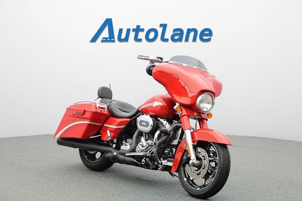 Harley-Davidson CVO Street Glide Vance & Hines - 2010