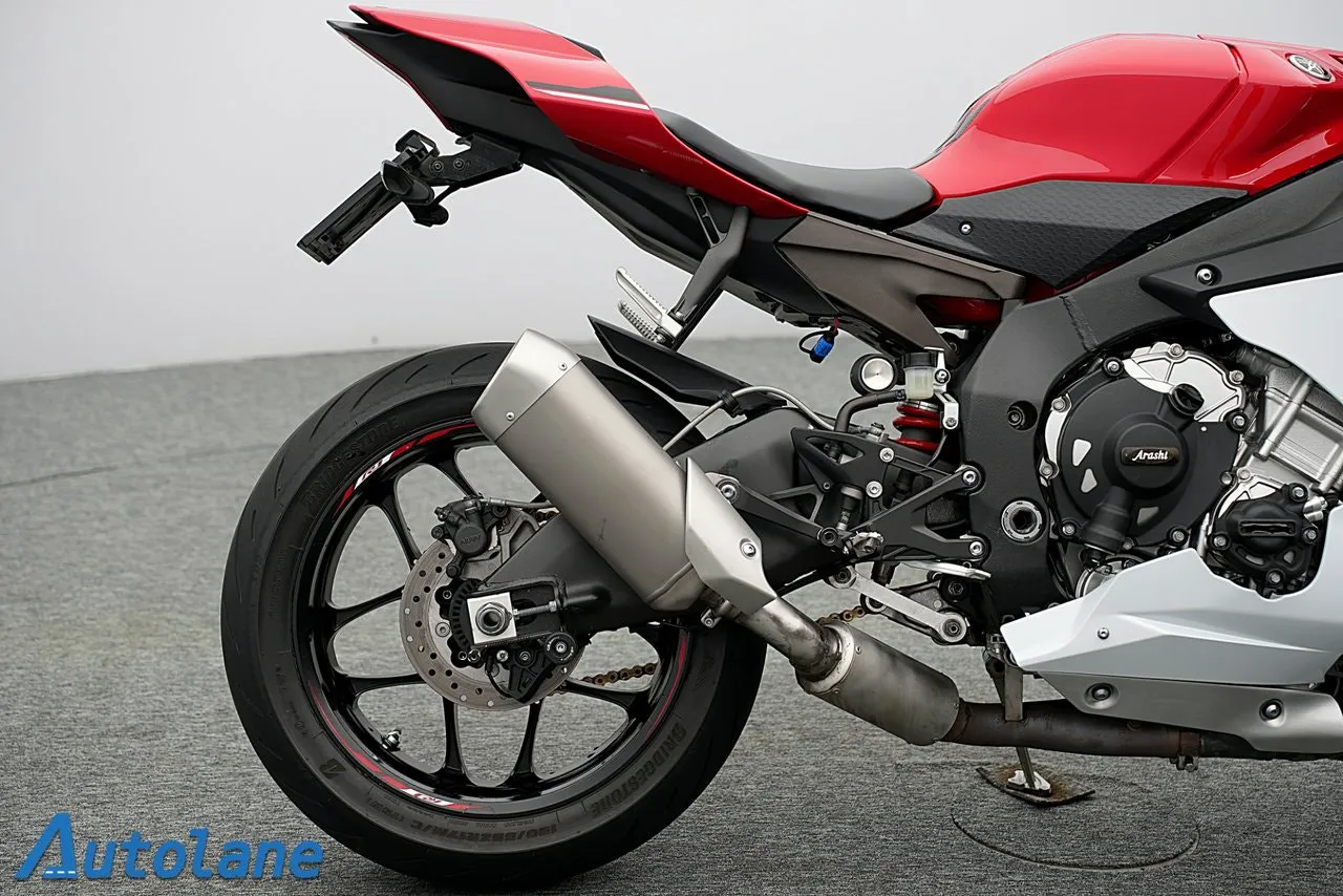 Vehicle image 9