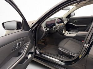 BMW 330 bild 12