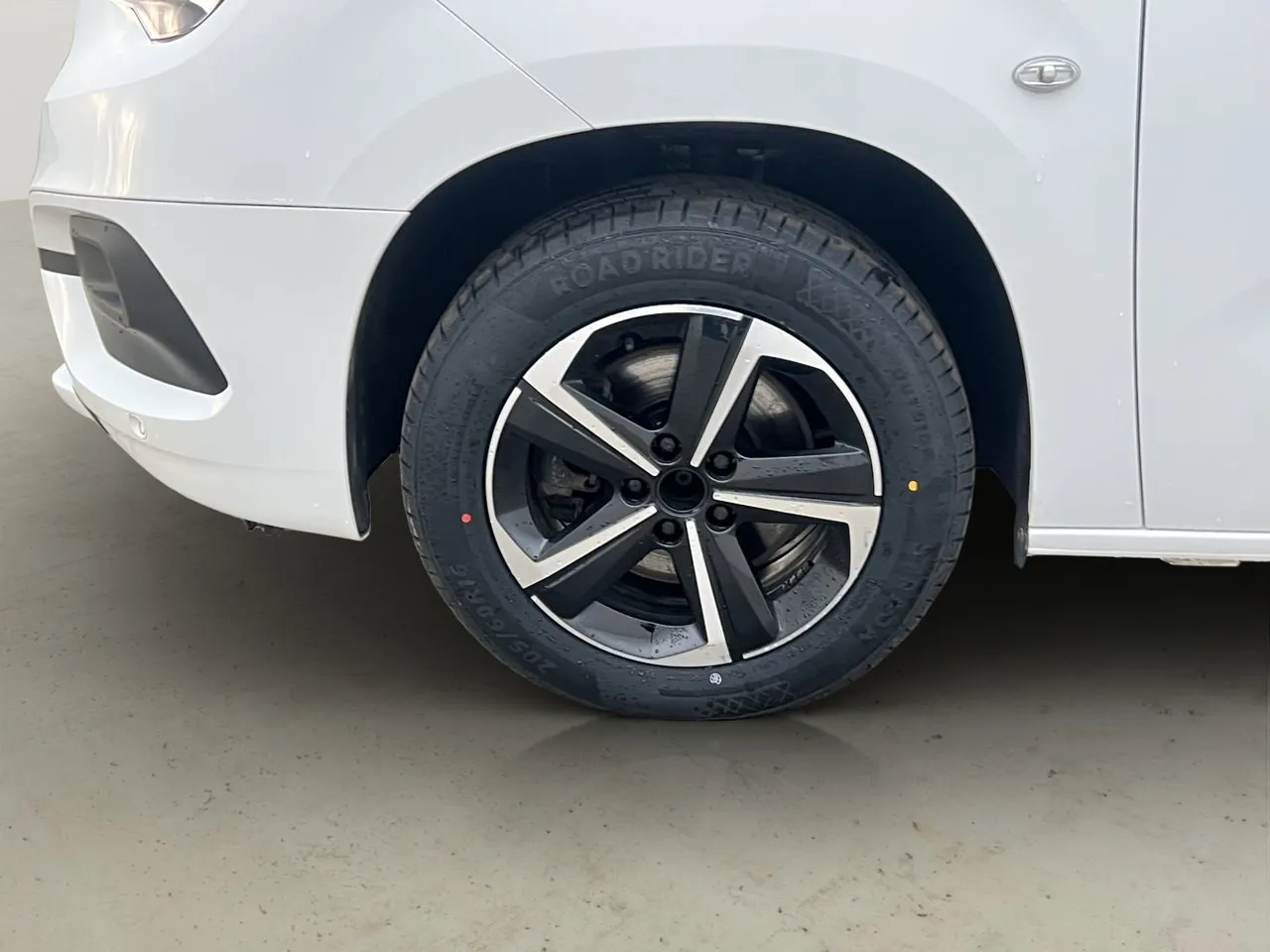 Vehicle image 23