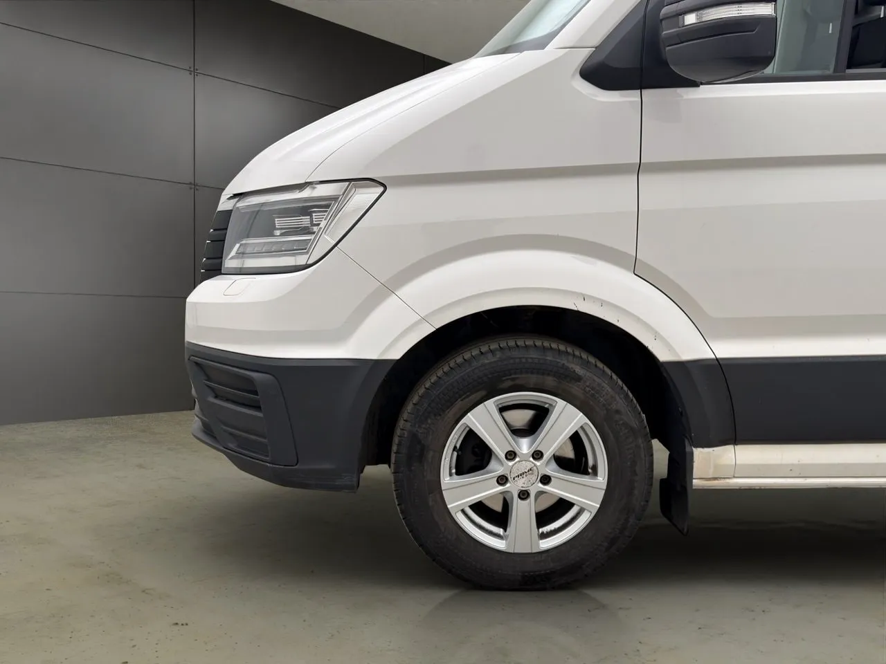 Vehicle image 25
