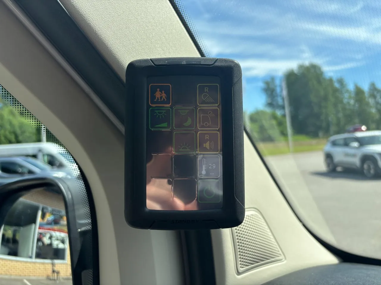Vehicle image 19