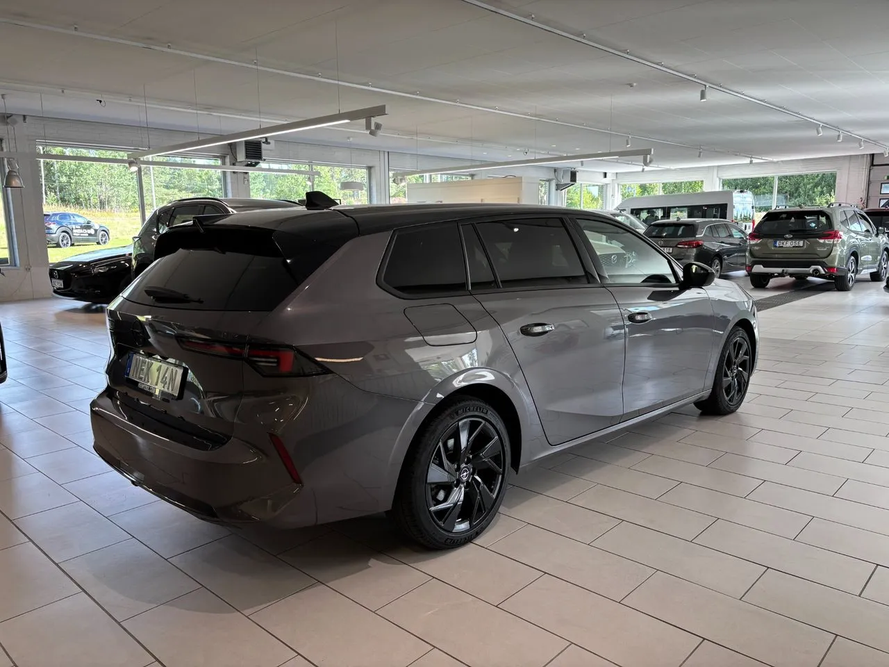 Vehicle image 4