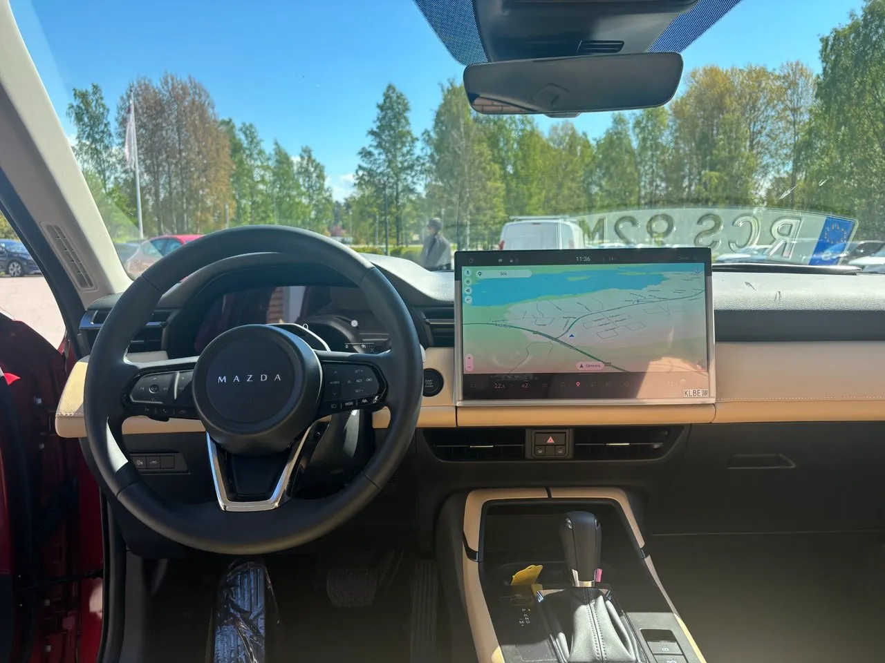 Vehicle image 16