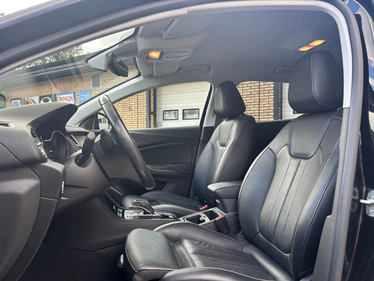 Vehicle image 10