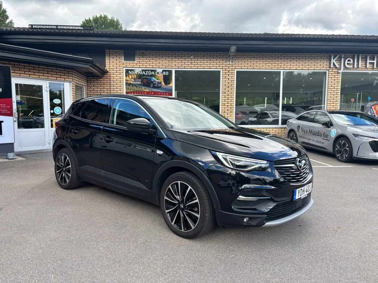 Vehicle image 6