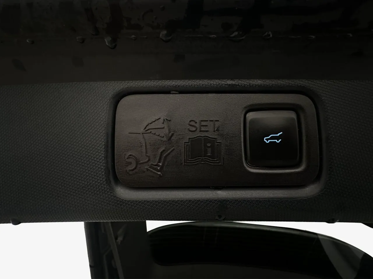 Vehicle image 34