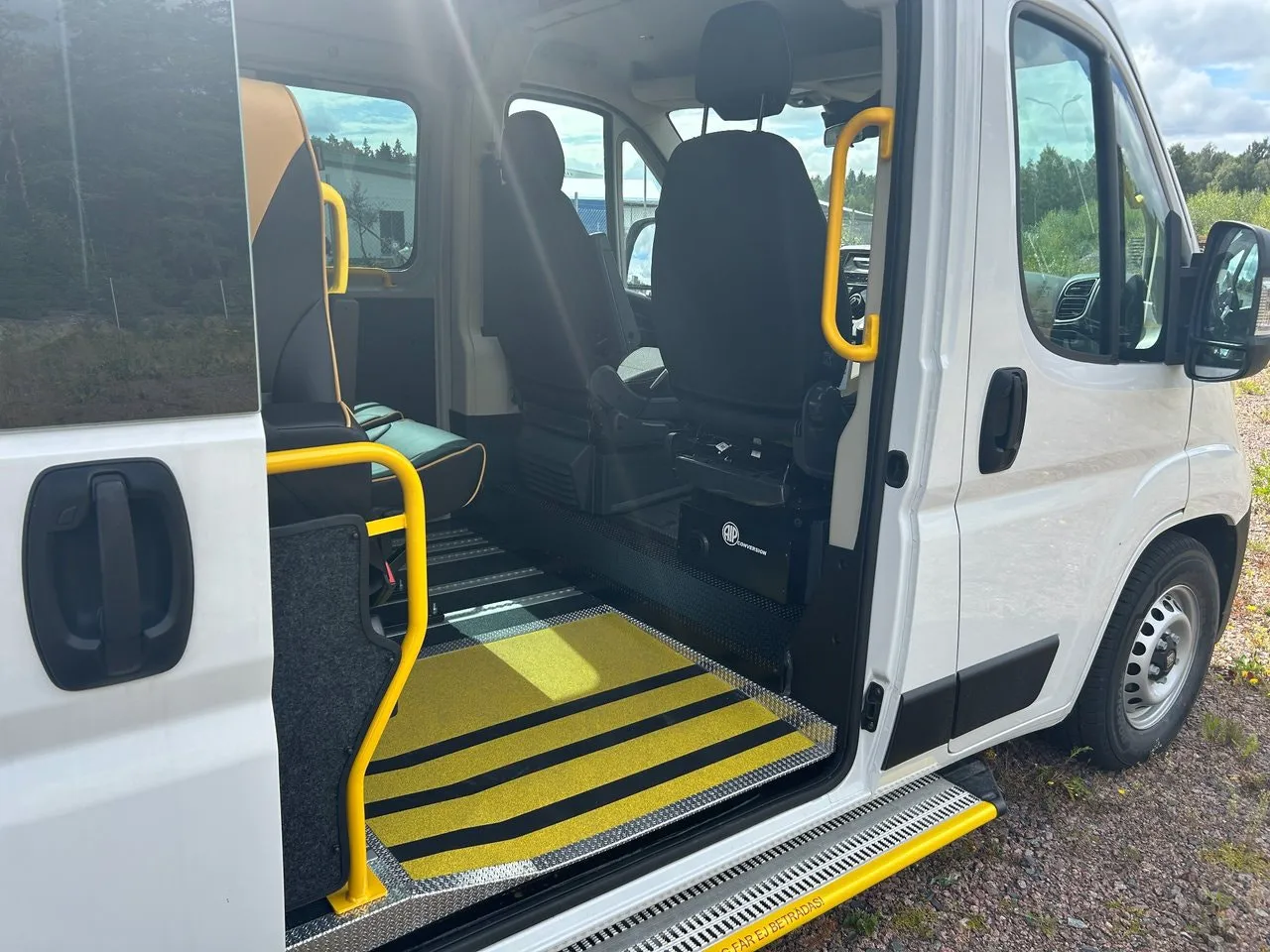 Vehicle image 21