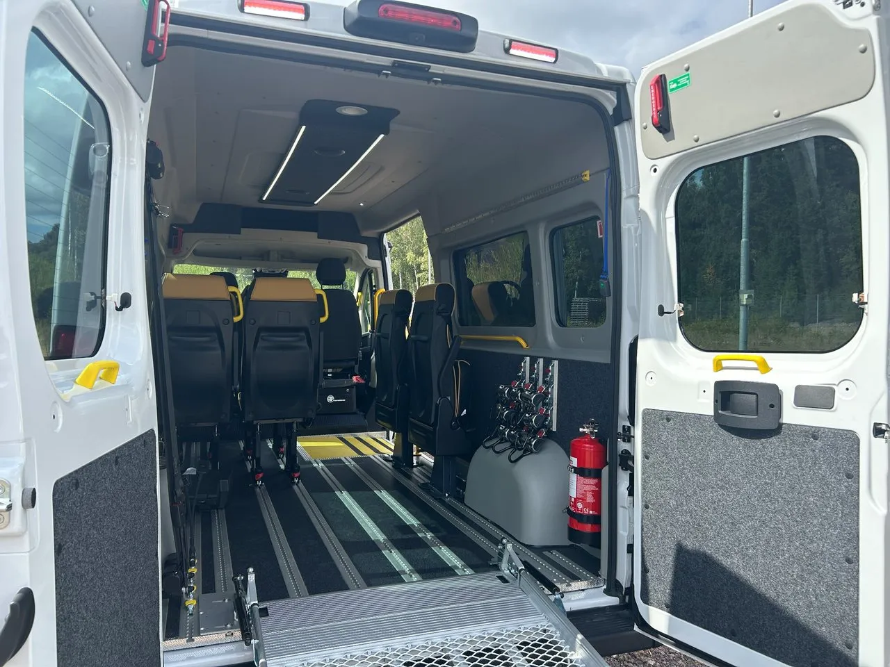 Vehicle image 25
