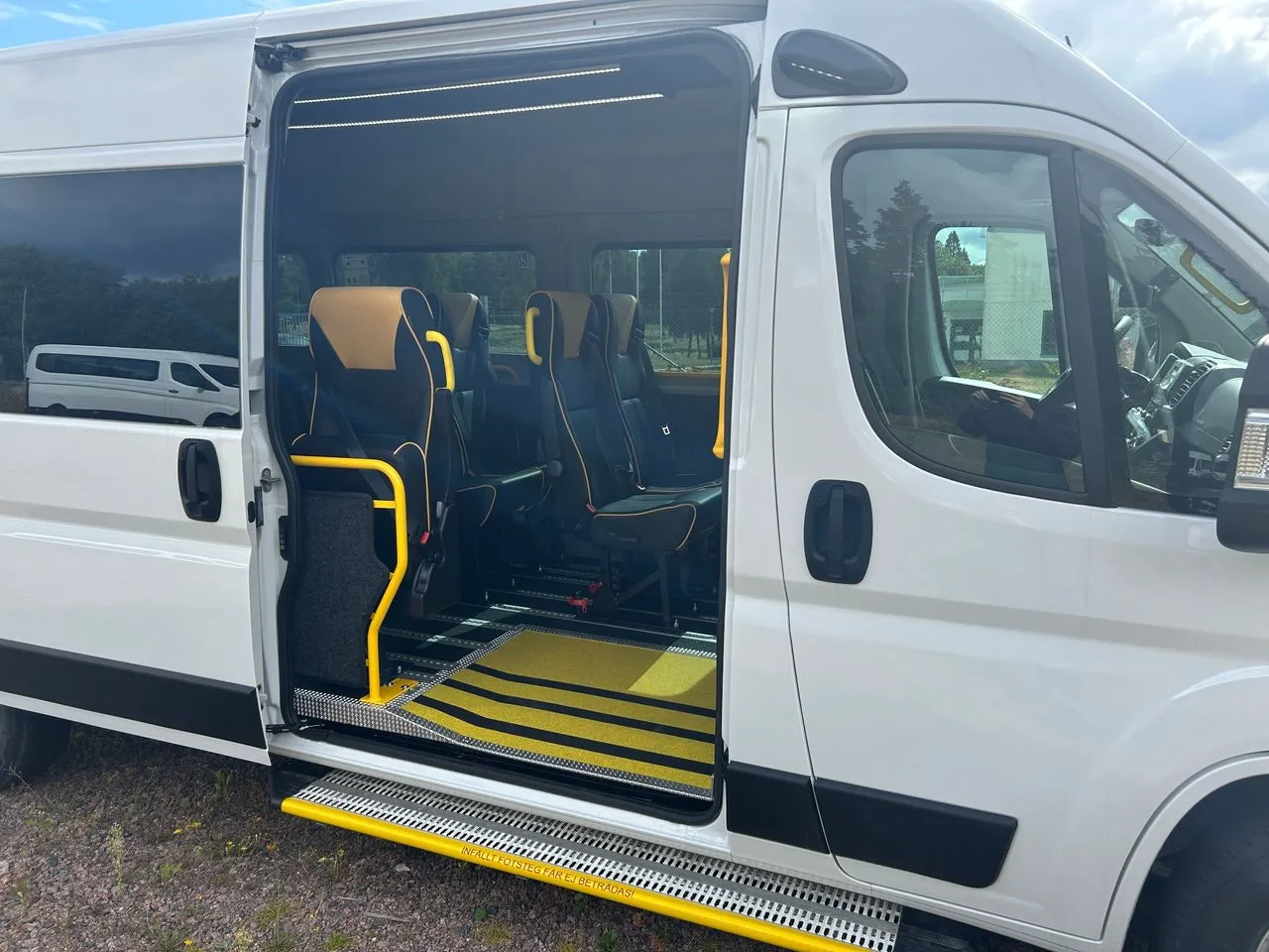 Vehicle image 20