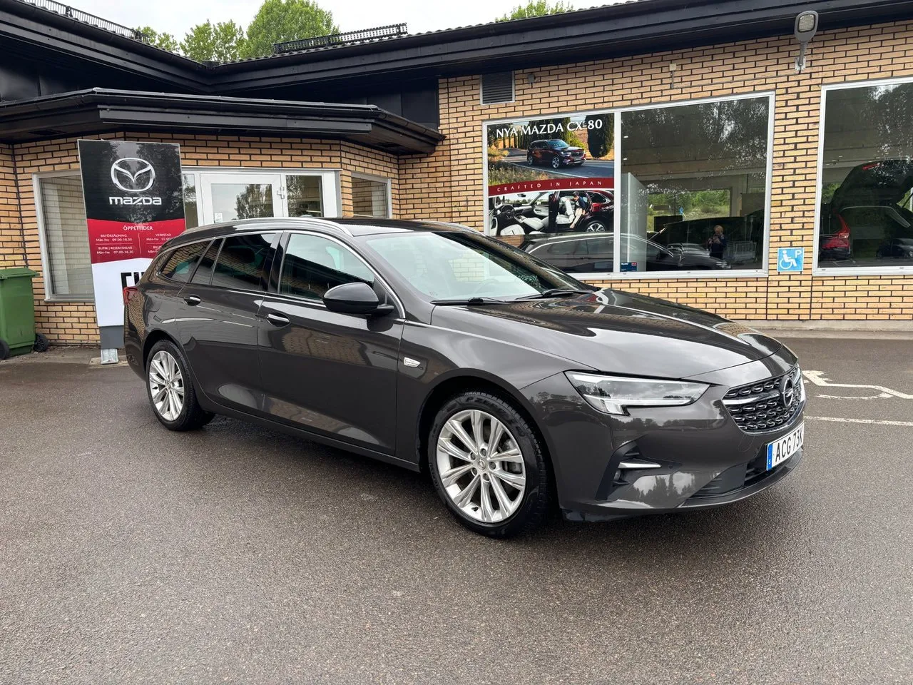 Vehicle image 6