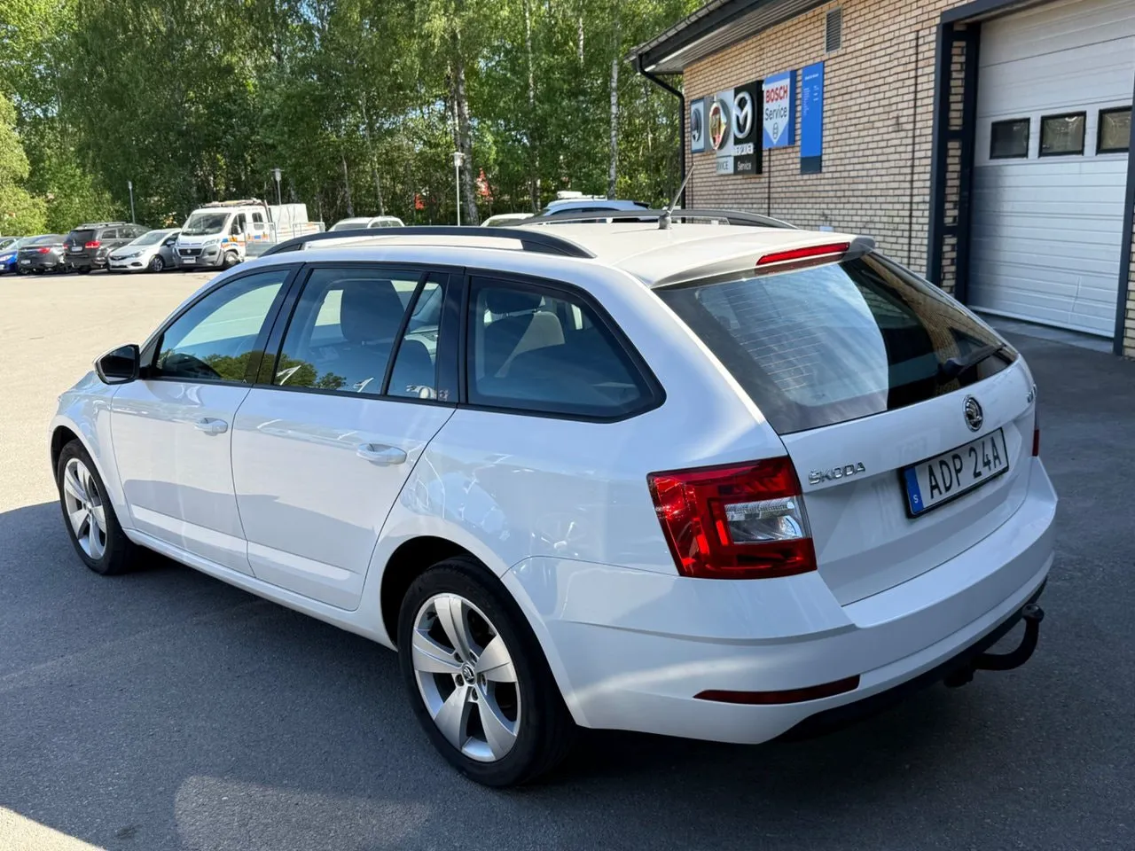 Vehicle image 4
