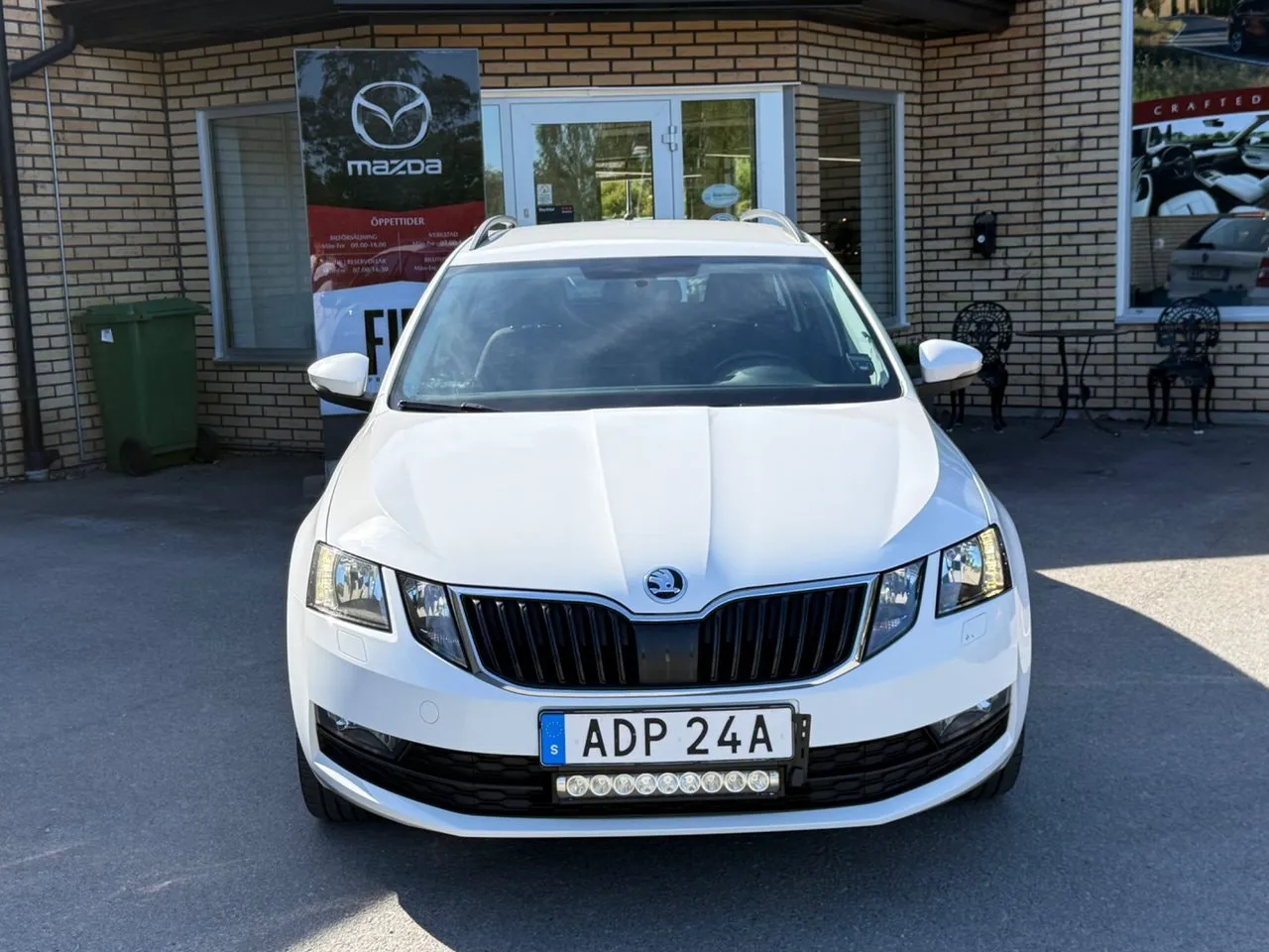 Vehicle image 7