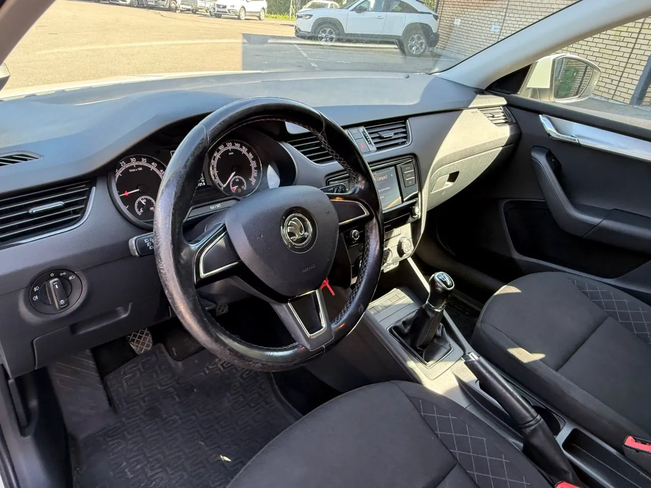 Vehicle image 11