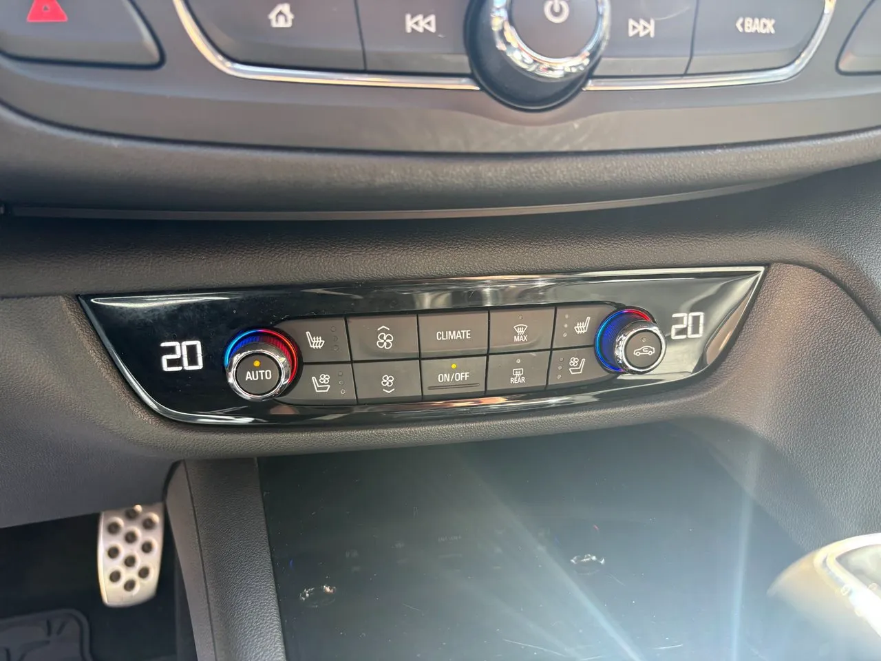 Vehicle image 28