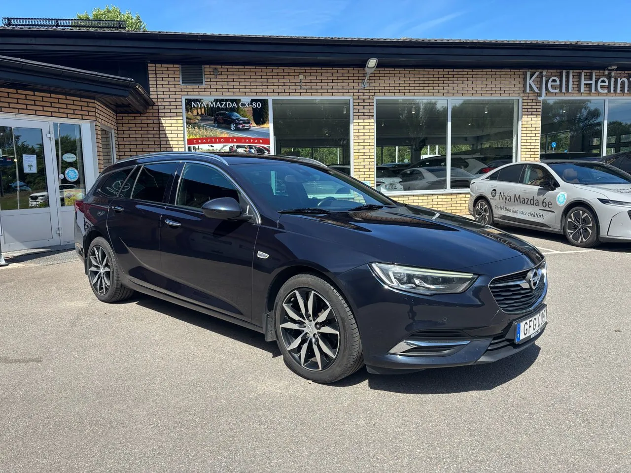 Vehicle image 6