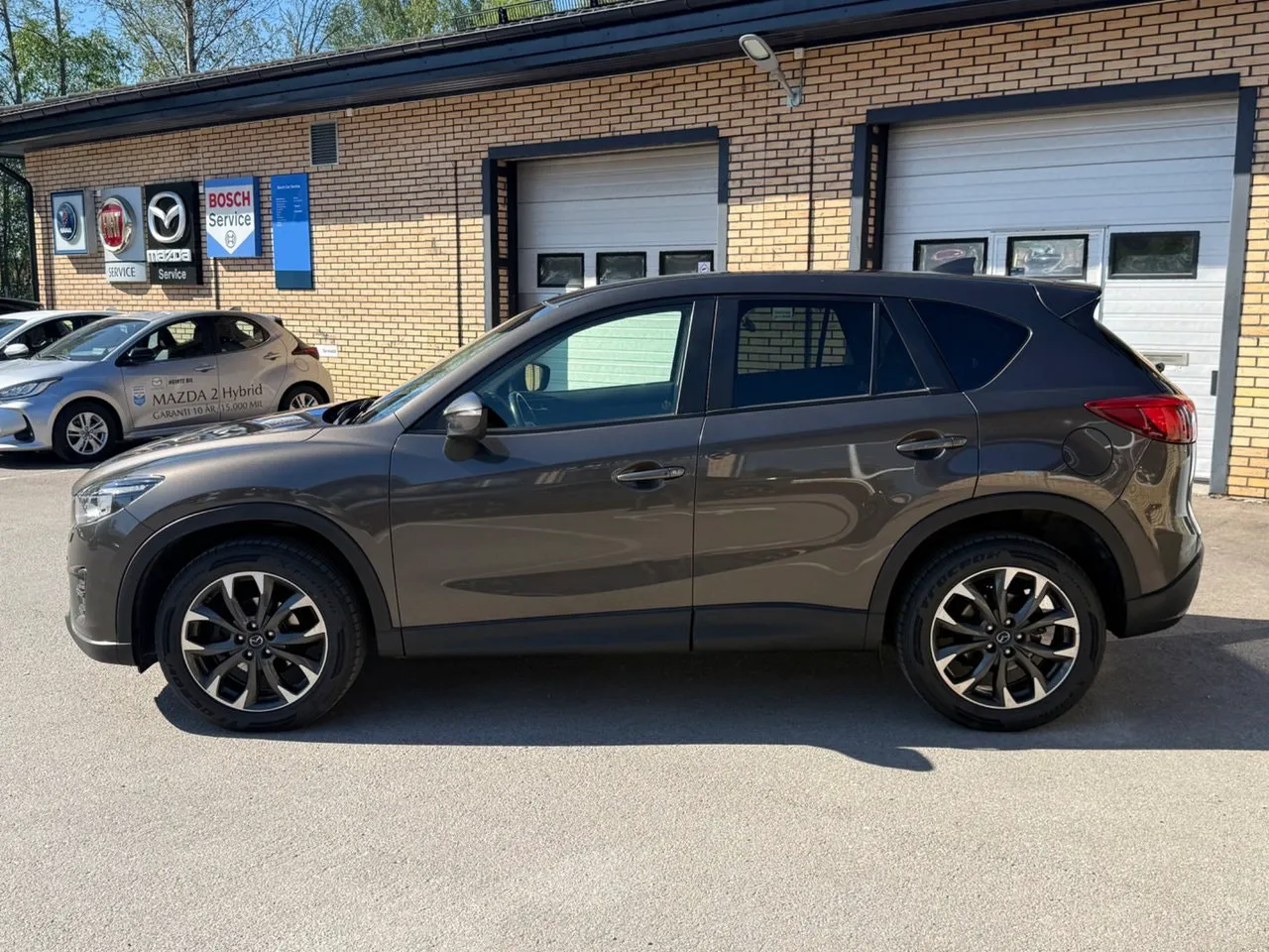 Vehicle image 5