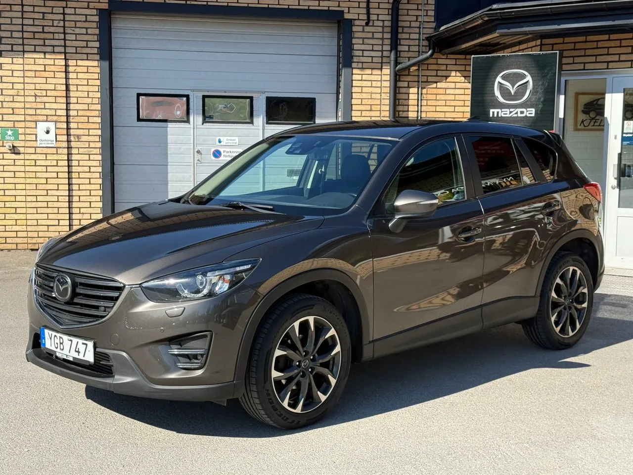 Vehicle image 6