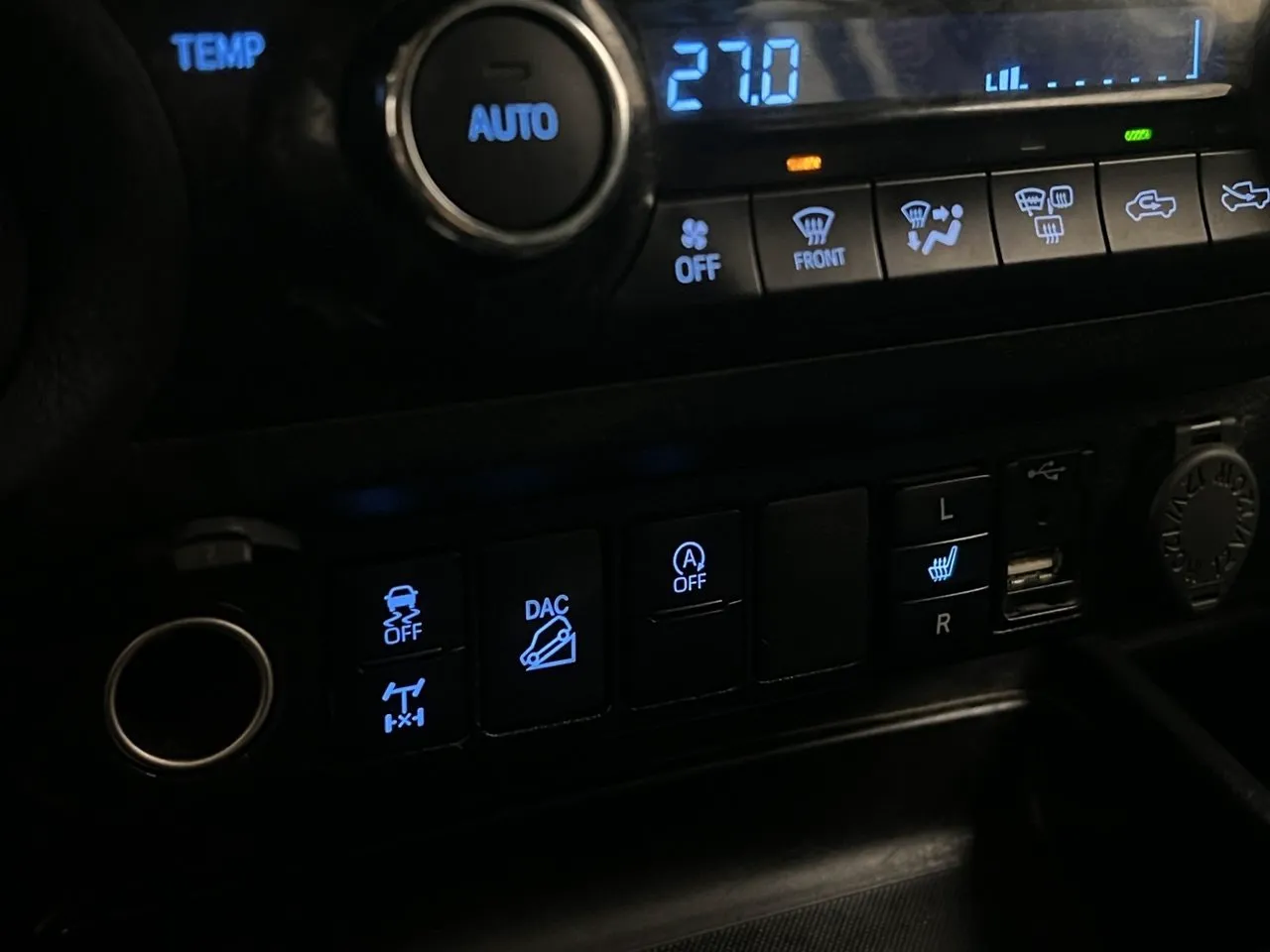 Vehicle image 27