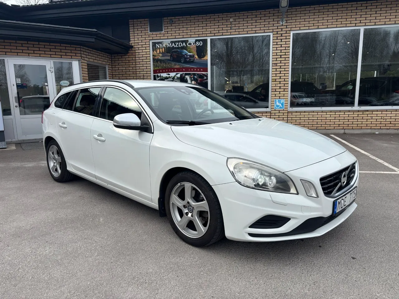 Vehicle image 6