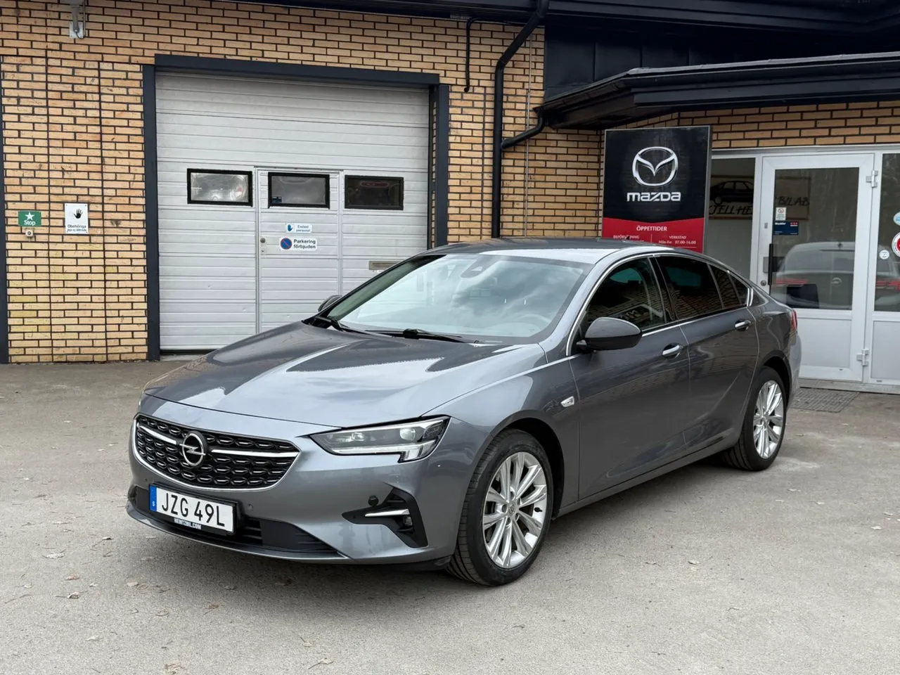 Vehicle image 6