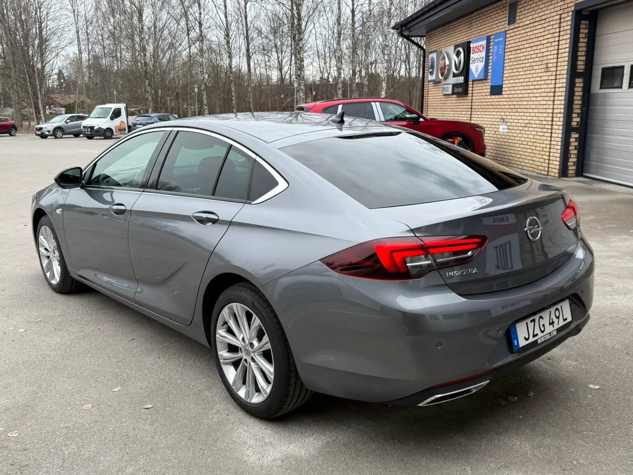 Vehicle image 4