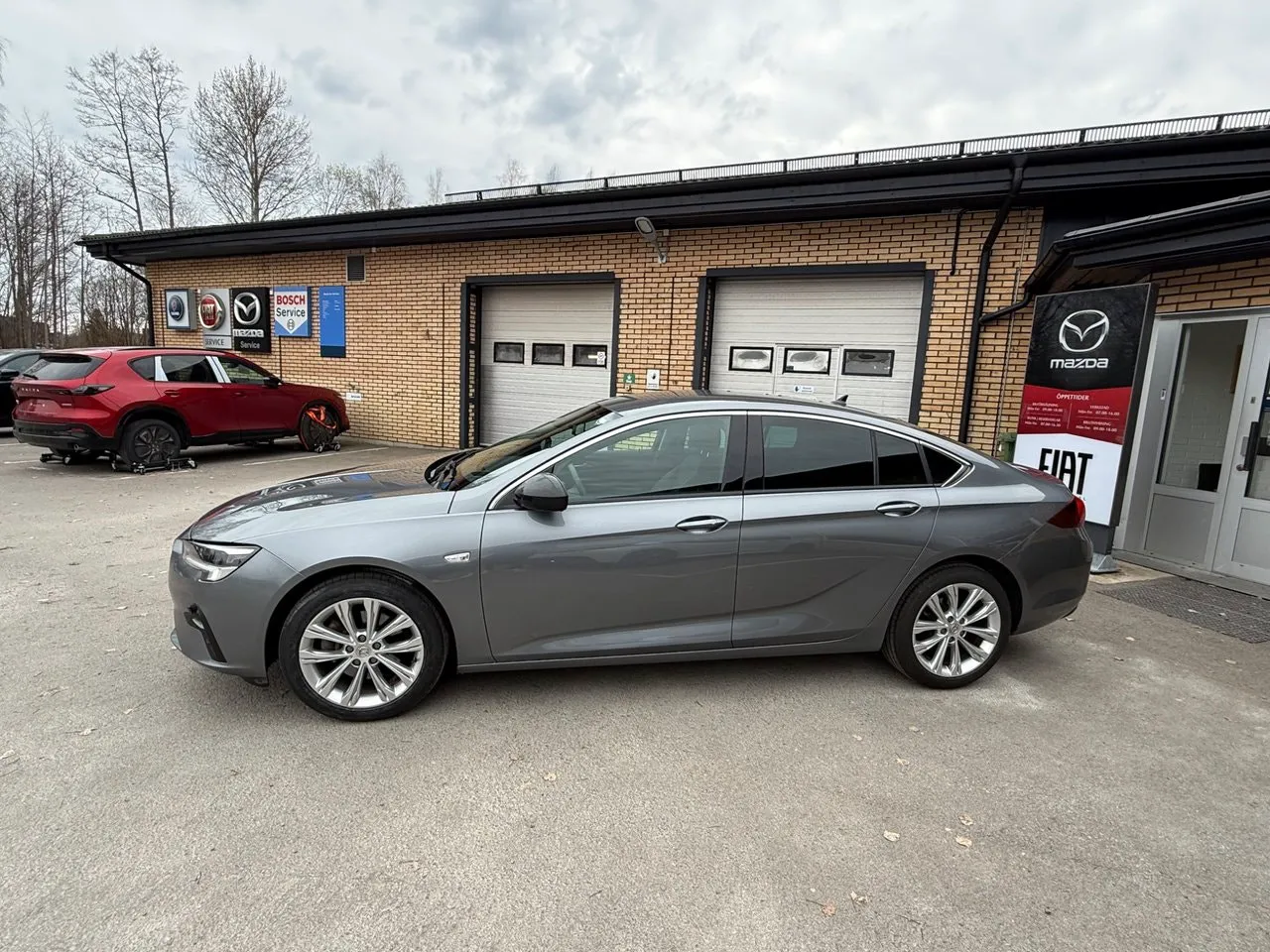 Vehicle image 5