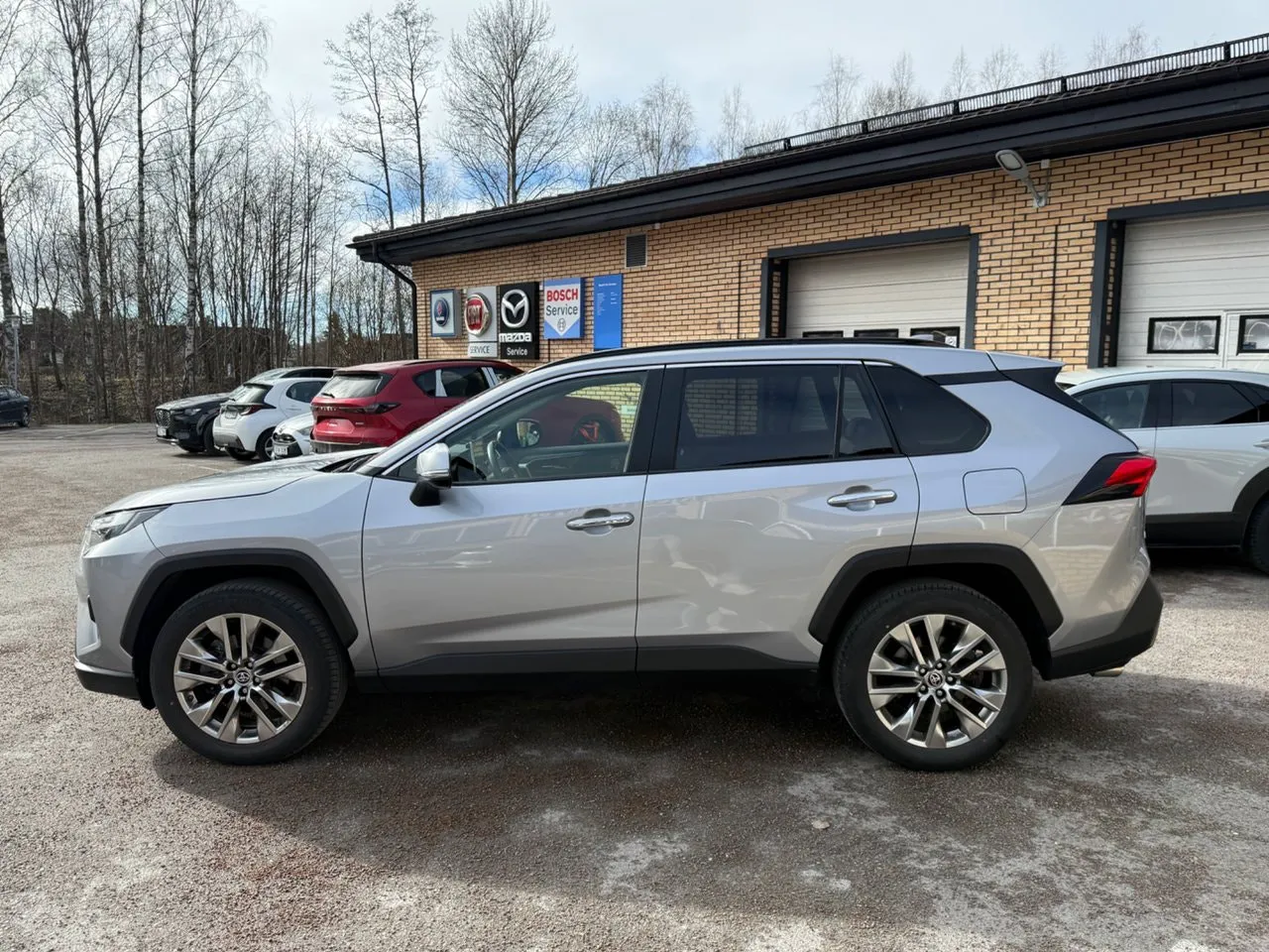 Vehicle image 5