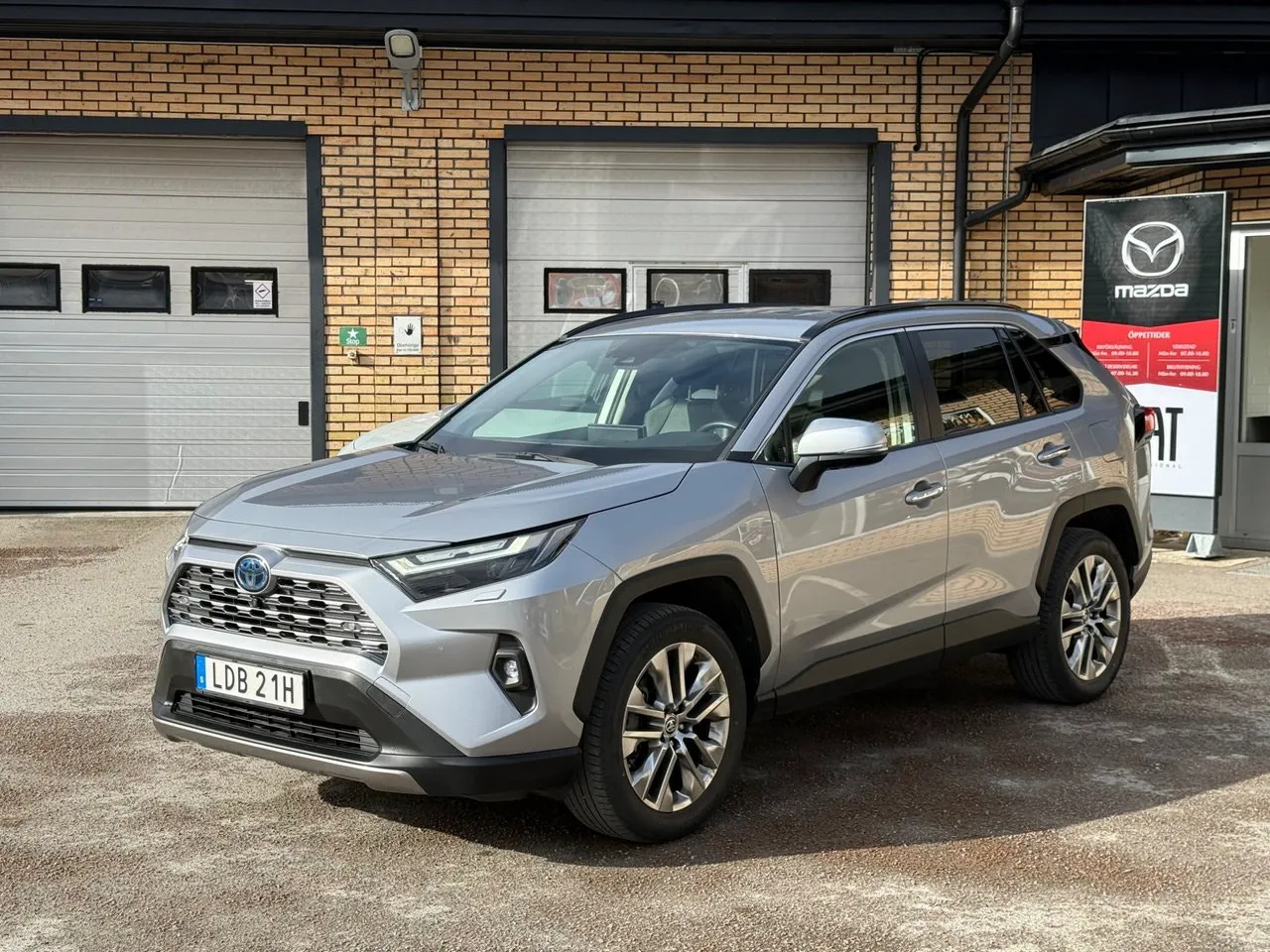 Vehicle image 6