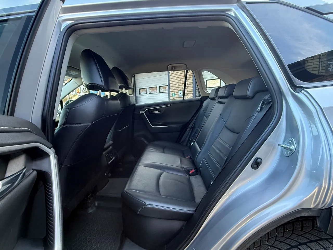 Vehicle image 11