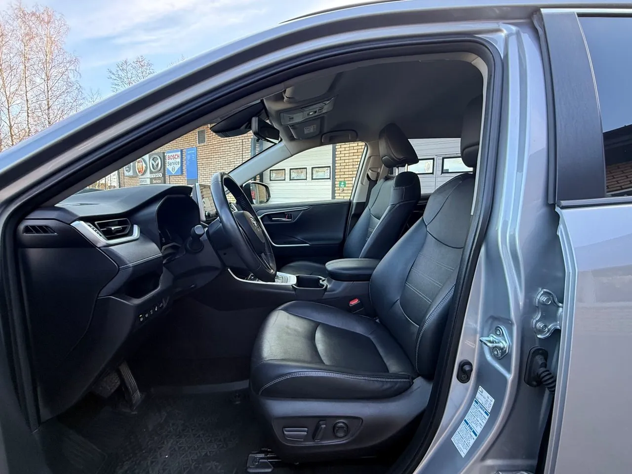 Vehicle image 15