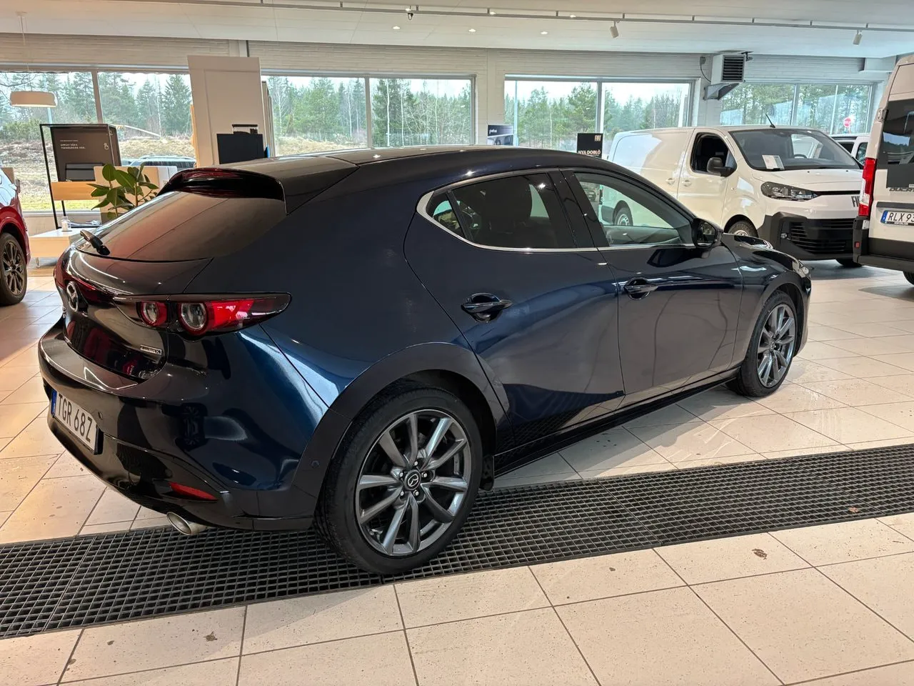 Vehicle image 3