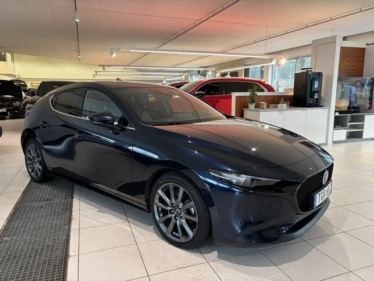 Vehicle image 5
