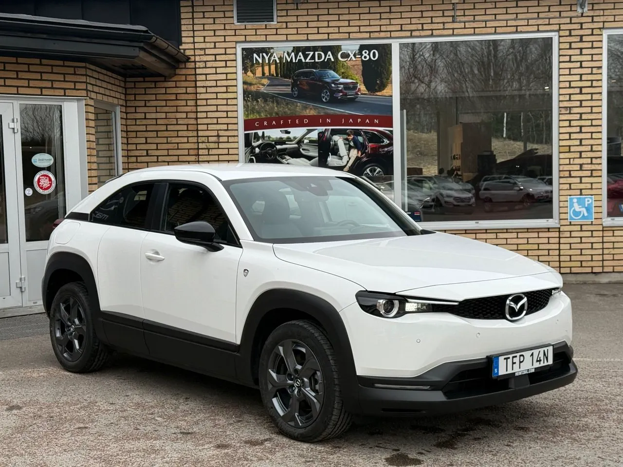 Vehicle image 5