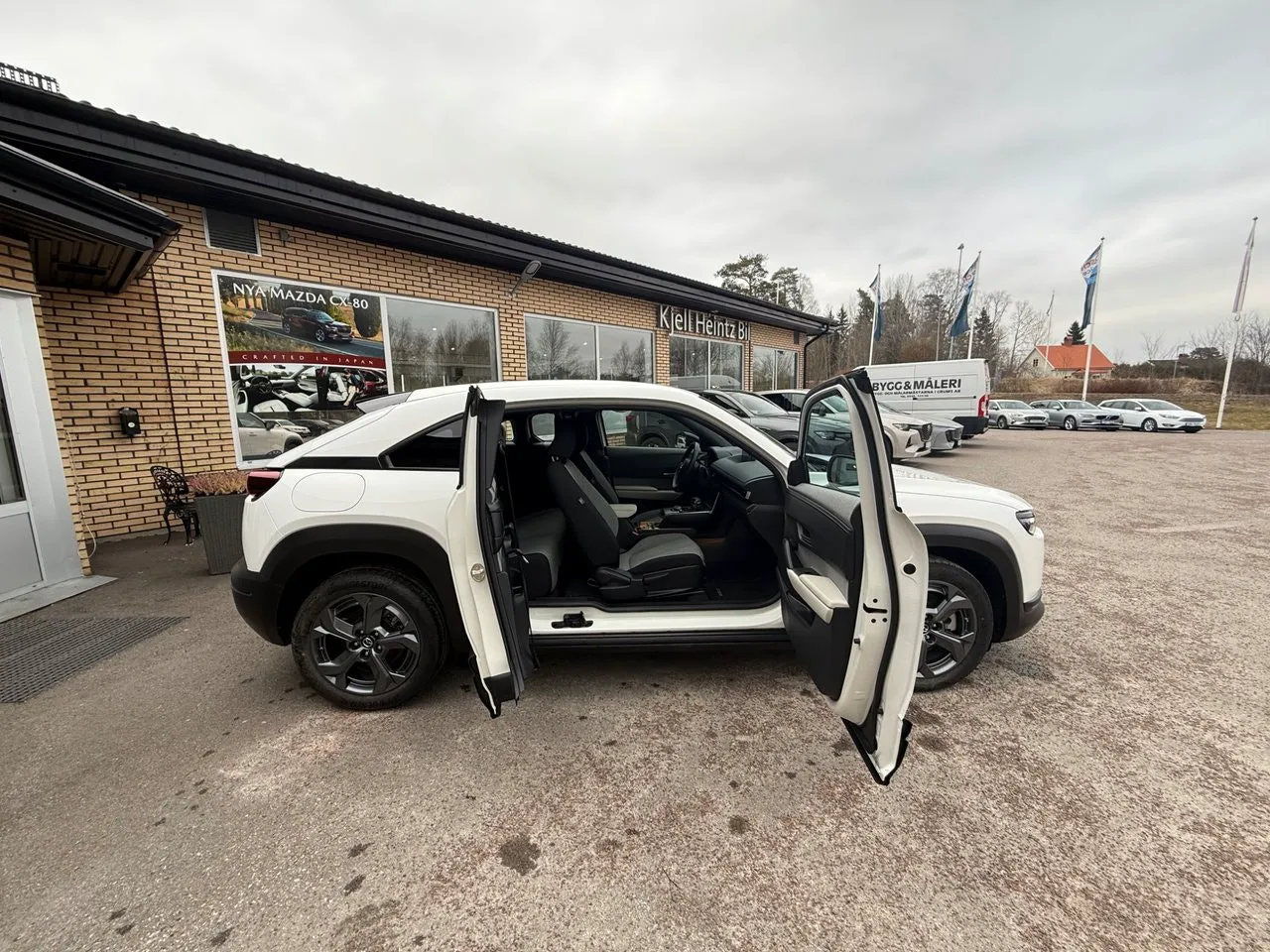 Vehicle image 8