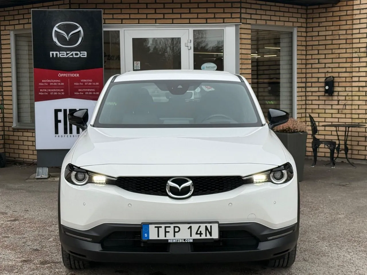 Vehicle image 6