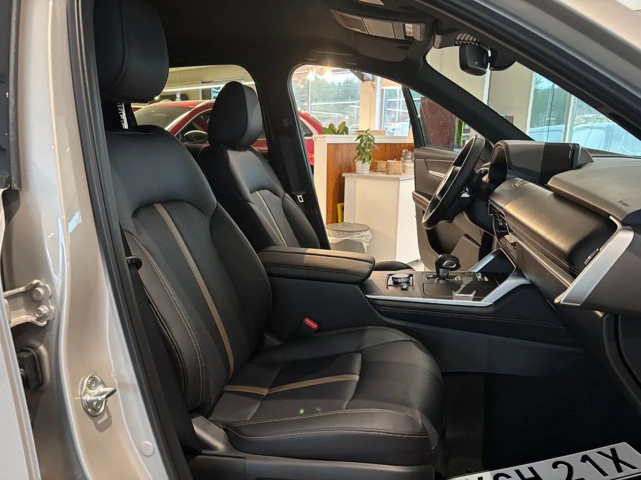 Vehicle image 16