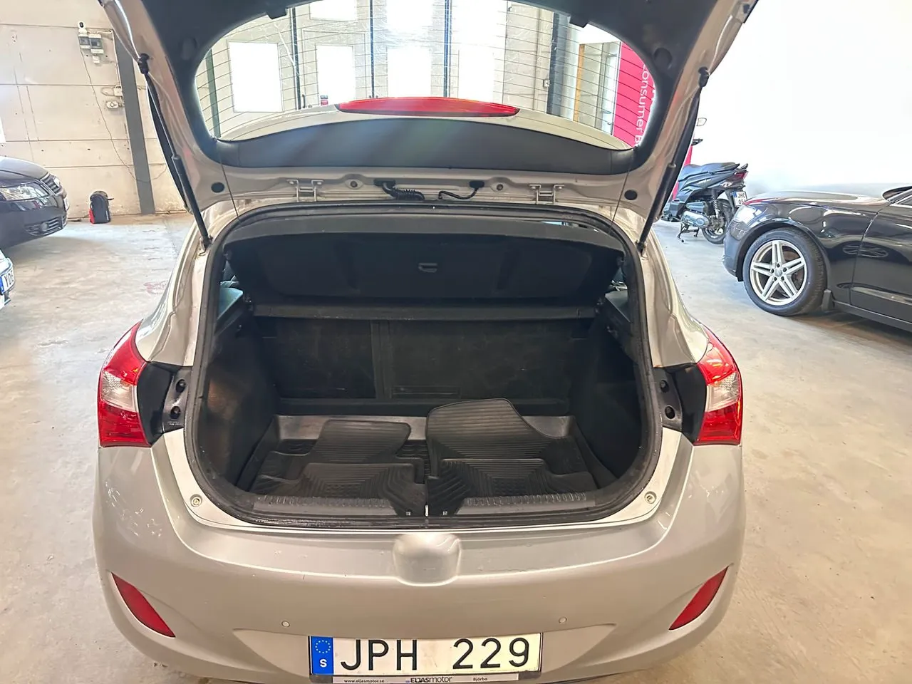 Vehicle image 6