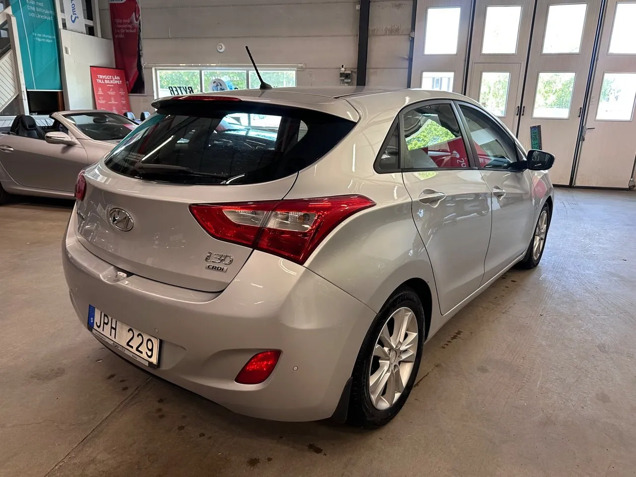 Vehicle image 5