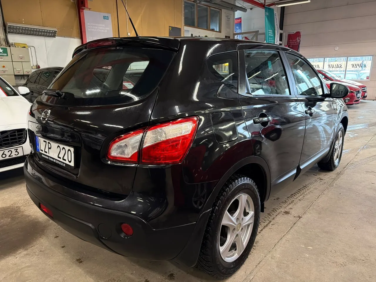 Vehicle image 5