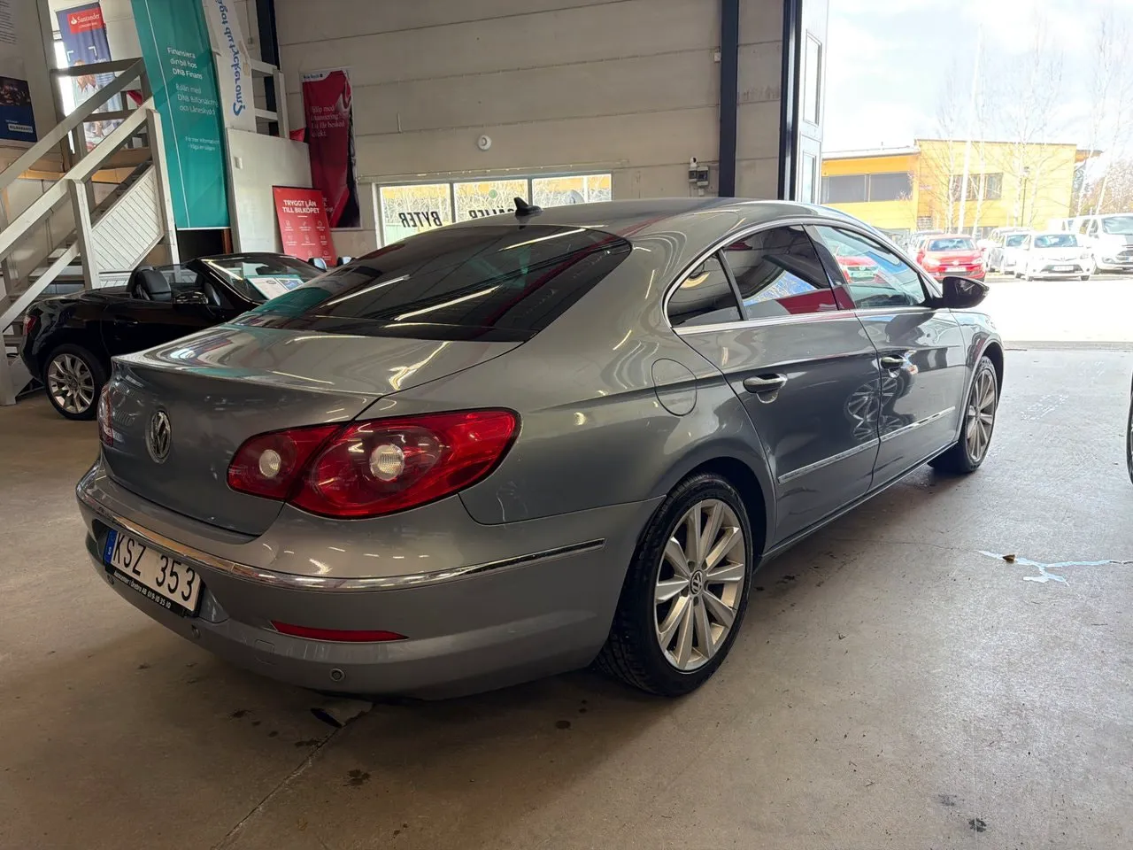 Vehicle image 6