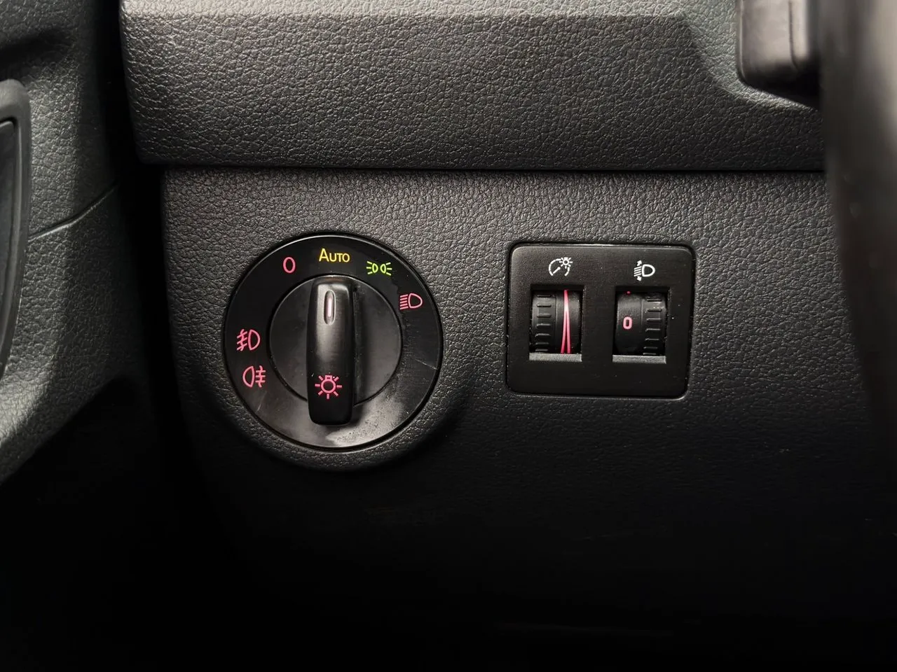 Vehicle image 27