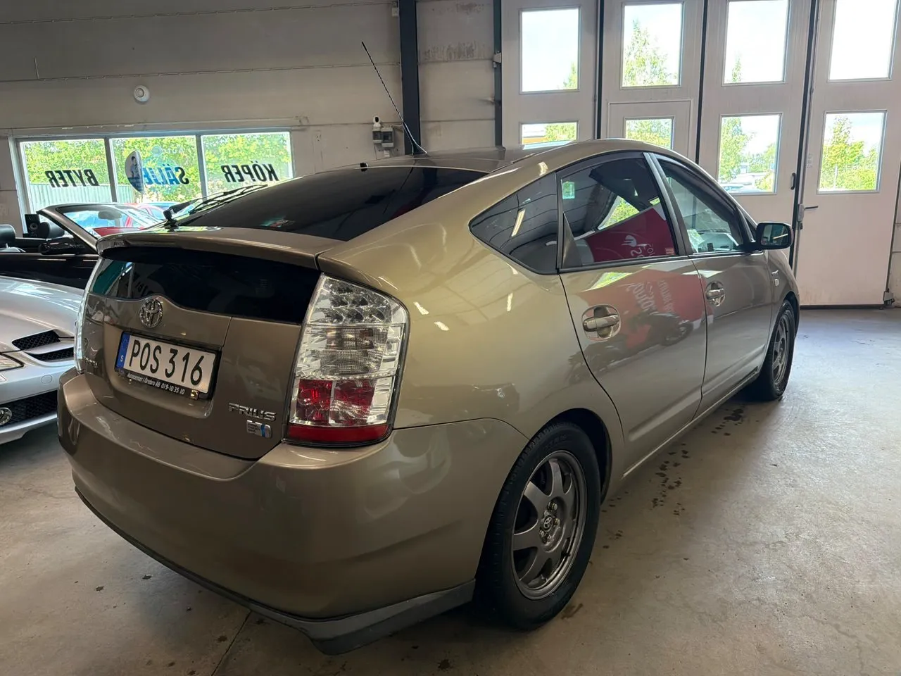 Vehicle image 6
