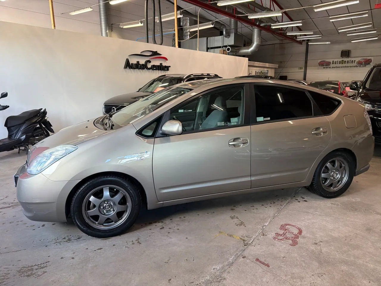 Vehicle image 3