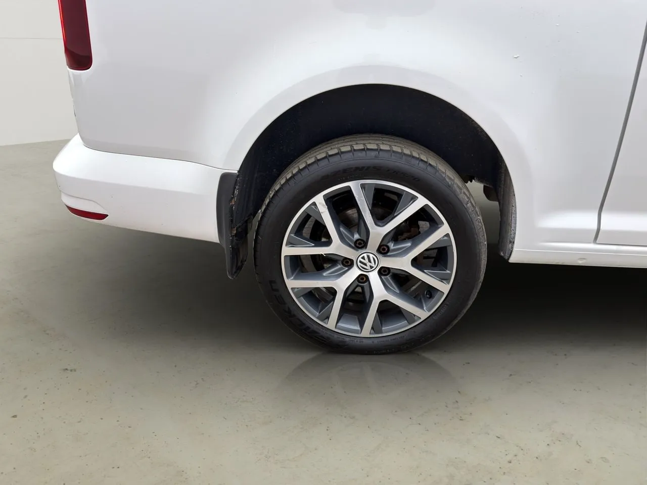 Vehicle image 25