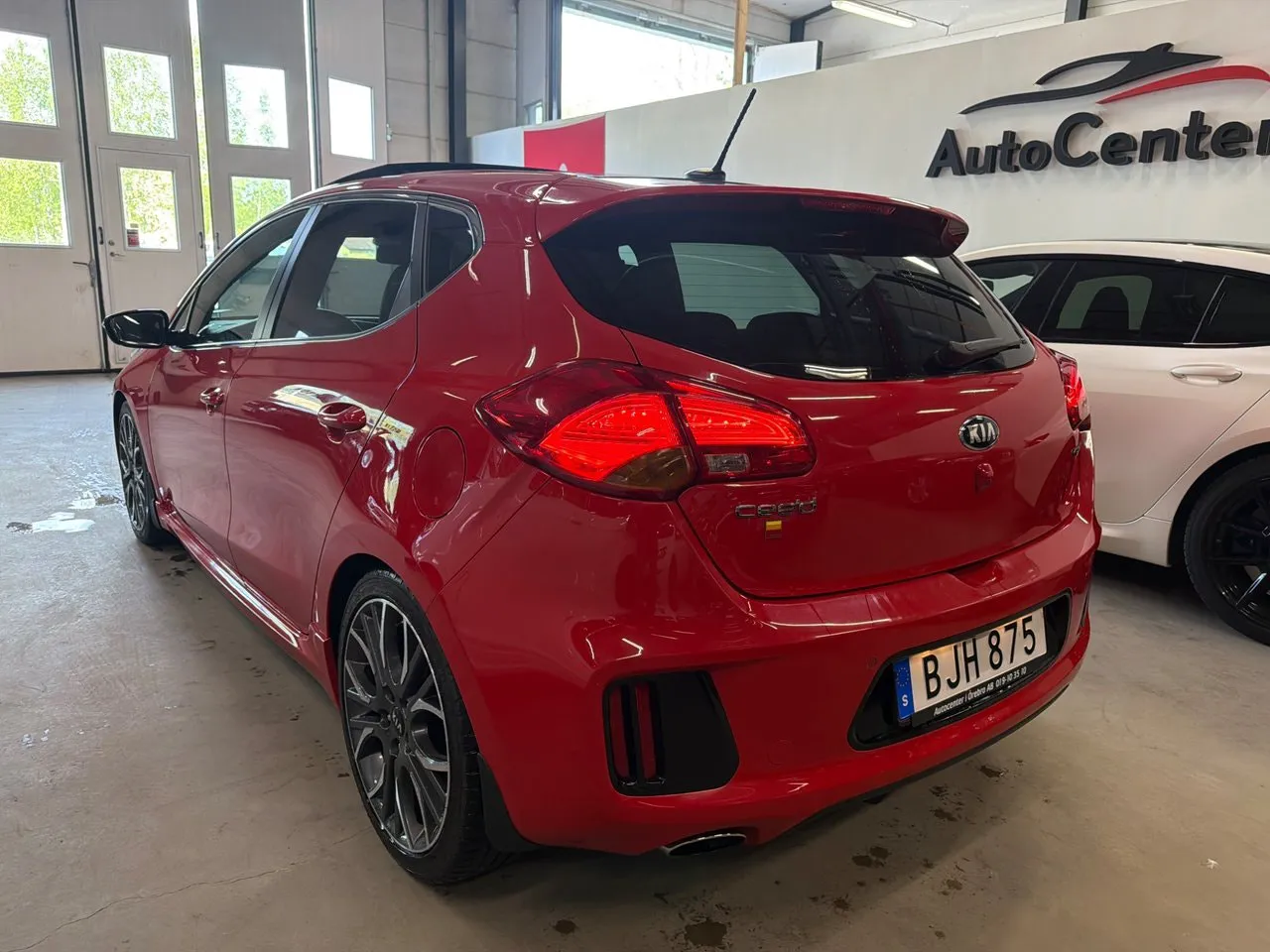 Vehicle image 4