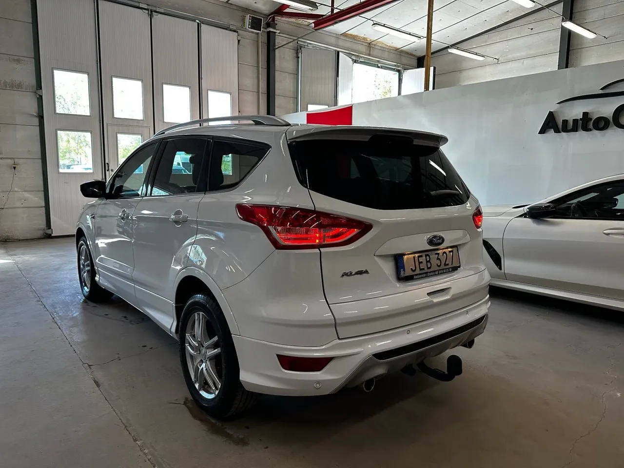 Vehicle image 5