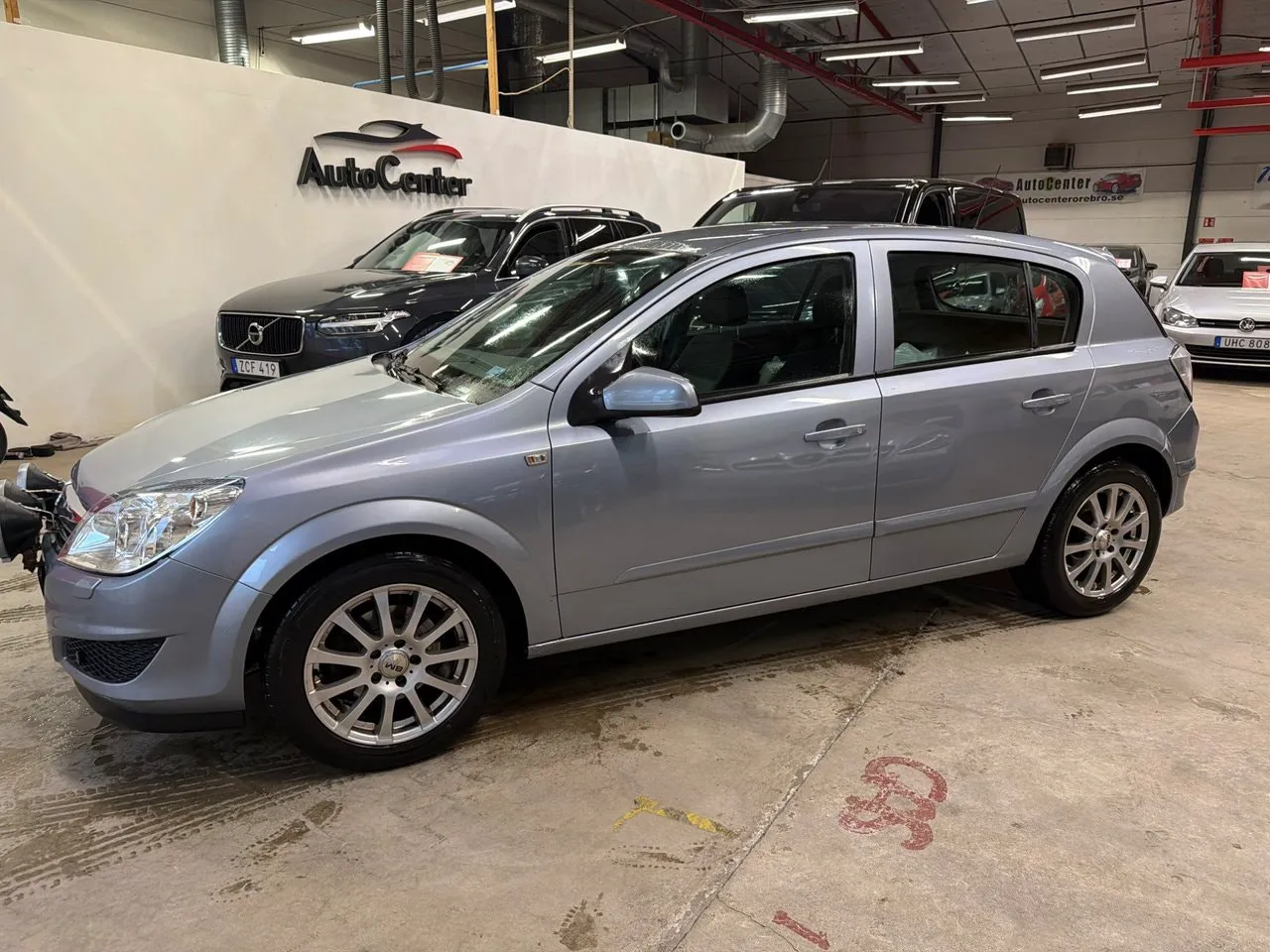 Vehicle image 3